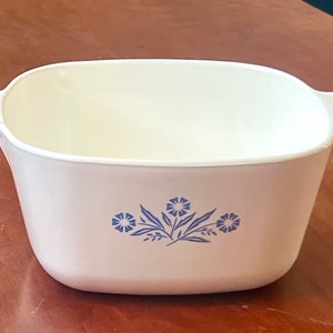 Vintage Corning Ware Vintage Blue Cornflower 1 3/4 quart casserole dish P-1 3/4-B