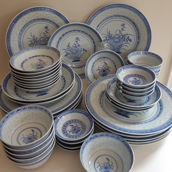 Vintage Chinese open carved rice grain porcelain blue and white porcelain, floral motif, china Jingdezhen, rice eyes, plate rice bowl