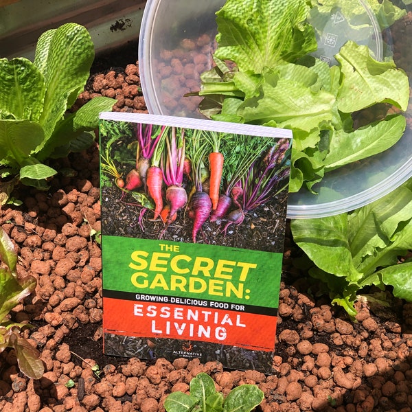 Organic Gardening Book | Vegetable and Fruit Growing Guide | Full Color Garden Handbook for Beginners