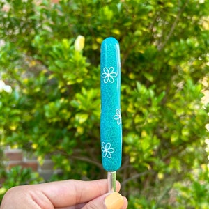 Daisy Clover Crochet Hook - Agulha de Crochê de Resina | Agulha de Crochê Ergonômica | Suprimentos para Crochê | Presentes para Crocheters
