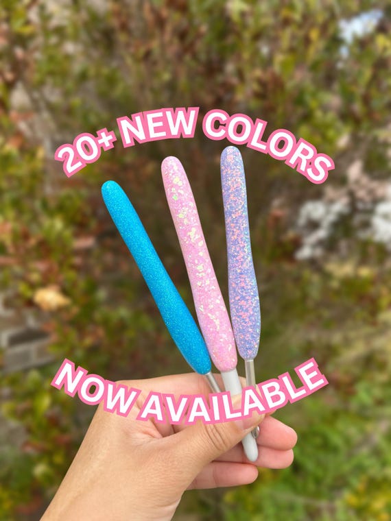 Glitter Clover Crochet Hook | Resin Crochet Hook | Ergonomic Crochet Hook | Crochet Supplies | Gifts for Crocheters