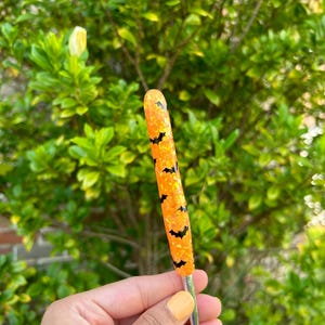 Agulha de crochê de trevo com tema de Halloween - Agulha de crochê de resina | Agulha de crochê ergonômica | Suprimentos para crochê | Presentes para crocheteiras