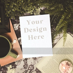 Maquette de carte A5 POD Notecard Bookish Mockup Dark vintage Cardstock Dark Academia Mockup Wedding Invitation Mockup Witch Mockup Fern 5x7
