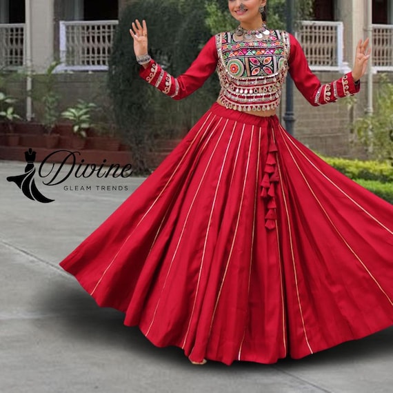Kutchi Garba Dress: Black & Green Cotton Lehenga Choli with Gamthi Work Kutchi Garba Dress: Black & Green Cotton Lehenga Choli with Gamthi Work