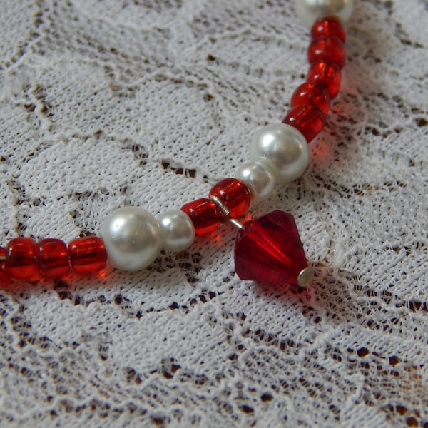 Ruby Kisses - Handmade Beaded Memory Wire Bracelet in Red, Handmade Jewelry, Pearl Jewelry, Memory Wire Bracelet, Beaded Bracelet