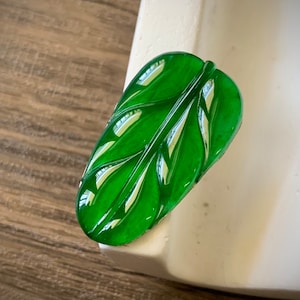 Natural Burmese Emerald A Cargofull sun green leaves Can Be Customized Inlaid With 18K Gold, White Gold And Diamonds, Jade Pendant