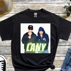 LANY 2024 Tシャツ A BEAUTIFUL BLUR NEW Box Set LANY A Beautiful Blur Autographed CD, Large Tee