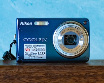 Nikon Coolpix S550 10.0 MP Digital BlueCamera w/ Battery