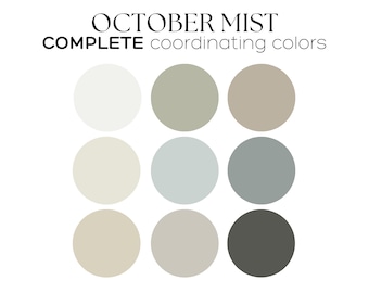 Puede incluir: Una paleta de colores con nueve tonos de beige, gris y blanco. La paleta se titula "October Mist Complete Coordinating Colors" y es de Benjamin Moore. La paleta está diseñada por Maisia Interior Design.