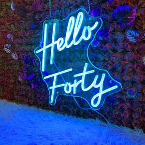 Hello Forty Neon Sign 40th Birthday Dimmable Neon Sign Pink Letters Neon Lights For Bedroom Decor USB Hanging Sign For Home Apartment Office Beauty Salon Decor