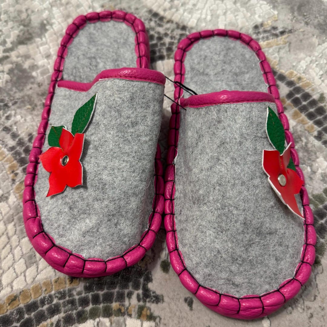Pantoufles Enfant En Feutre De Laine Et Cuir - Fait Main En Mongolie - Taille UK 4.5 - Rouge