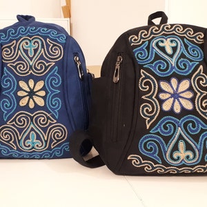 Cadeau Sac à dos de style kazakh Fait main Look exceptionnel Tendance Ornements ethniques Conception de la route de la soie Vie de tous les jours en Asie centrale Broderie