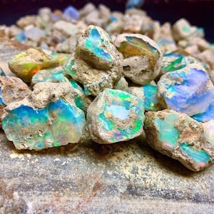 Lotto di 5 pezzi grandi di opale Welo etiope grezzo da 50,00 ct