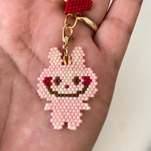 Handgemachte Miyuki Labubu Schlüsselanhänger / Soft Pink Labubu Taschenanhänger / handgemachte Miyuki Perlen Süßer Schlüsselbund / Halskette oder Ohrring Zubehör / Studentengeschenk / Geschenk