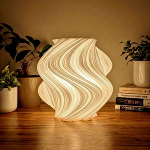 Lampe Fractal Wave, Lampe de table organique imprimée en 3D en plastique recyclé blanc, Décoration moderne écoresponsable, Veilleuse