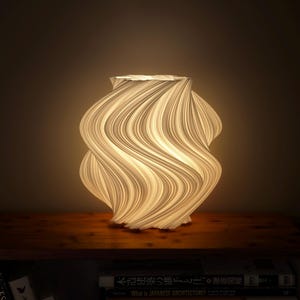Fractal Wave Lamp White – 3D Printed Table Lamp, Warm Soft Glow, Sculptural Accent Lamp, Handmade Gift, Designed in Spain