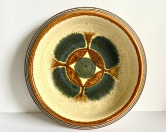 Ceramiczna misa Michaela Andersena, ceramika z Bornholmu w Danii, duński wystrój wnętrz, styl retro skandynawski, talerz na drobiazgi na stół, pomysł na prezent