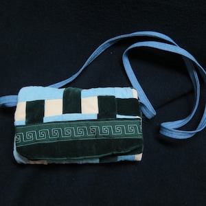 Cartera/bolso de hombro acolchado de terciopelo verde/azul y pana con correa ajustable