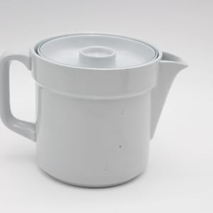 Royal Copenhagen tekanna. Blå kant. Design: Grethe Meyer. Dansk 50-talsmodern stil.