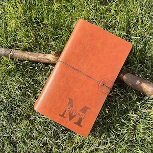 Nachfüllbar PU Leder Handbuch mit persönlicher Gravur - Geschenke für die Uni, mit zwei Einrichtungsstile, Visitenkartenhalter + Plastiktüte
