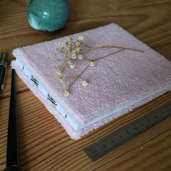 Carnet fait main reliure nid d'abeille couverture tissu éponge rose