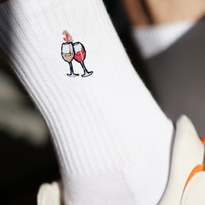 Wine Duet | Embroidered organic cotton socks