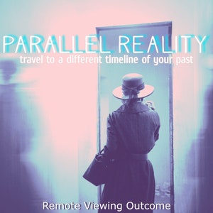 Puede incluir: Una mujer con sombrero se para frente a un espejo con el texto "PARALLEL REALITY travel to a different timeline of your past" sobre el espejo. El texto "Remote Viewing Outcome" está debajo del espejo.