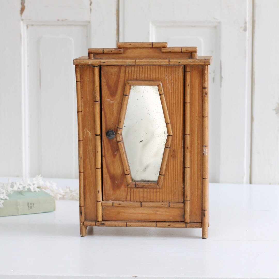 Armoire De Poupée Ancienne - Noyer Massif - Miroir Au Mercure - Hauteur 35 Cm