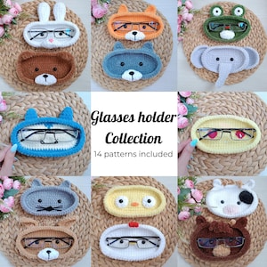 Può includere: Una collezione di portaocchiali all'uncinetto fatti a mano con vari disegni di animali, tra cui un coniglio, una volpe, un orso, un gatto, una rana, un elefante e una mucca. I supporti sono ovali e presentano volti dettagliati. Il testo "Glasses holder Collection" è visualizzato.