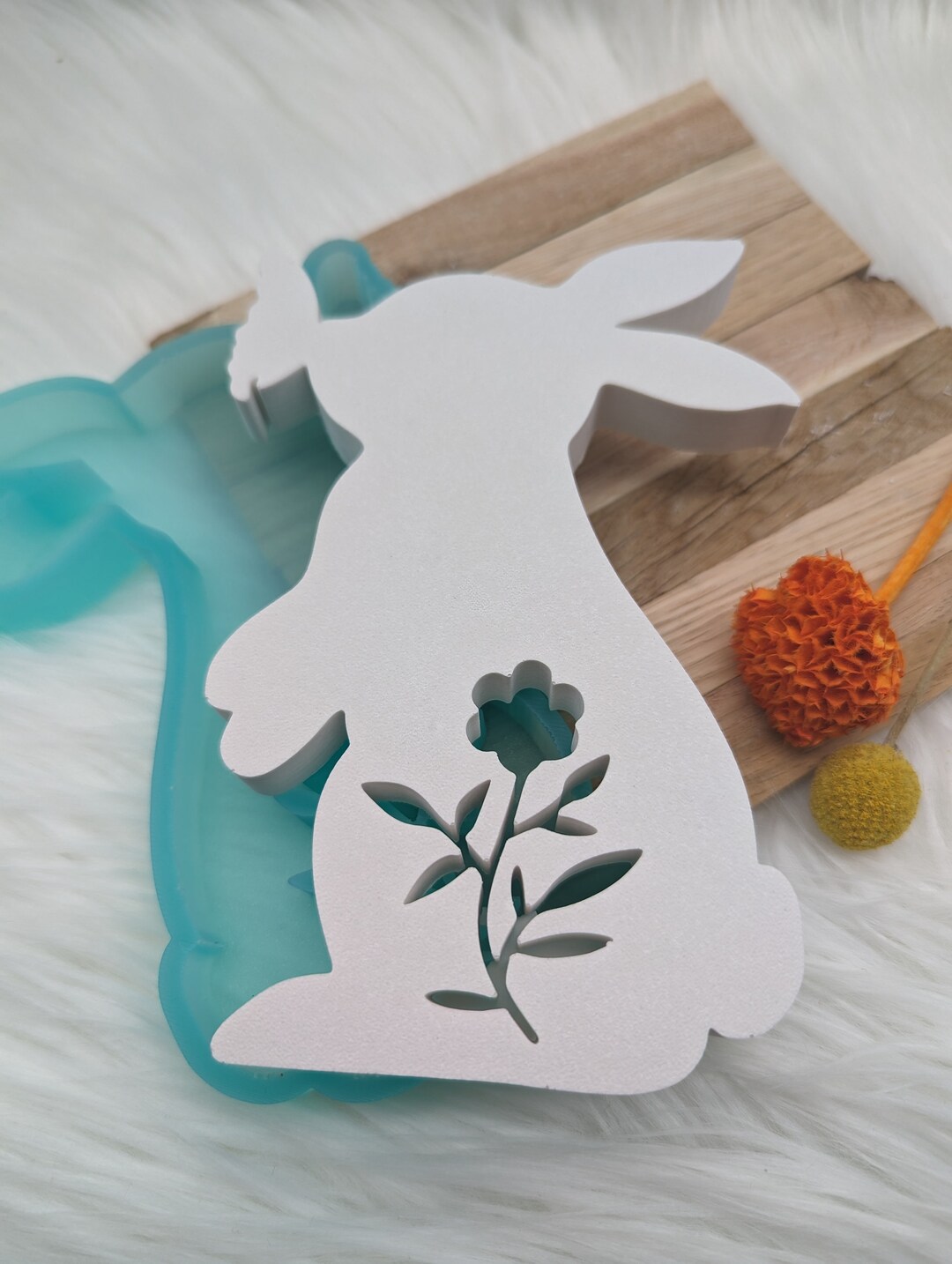 Silikonformen Für Ostern – 3-teiliges Set Mit Hasen- Und Blumenformen Inkl. 6-farbigen Pailletten