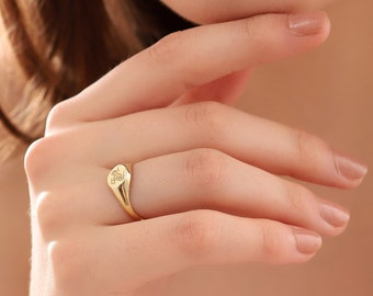 Gold Signet Ring, Birth Flower Signet Ring Women, Birth Flower Jewelry, Tiny Engraved Ring, Bridesmaid Gifts, Gift for mom