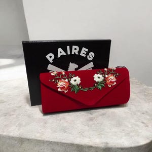 Cartera de mano de terciopelo rojo