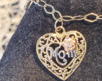 Beautiful 10kt gold &quot;Mom&quot; Charm Bracelet, Filigree &quot;Mom&quot; Heart Bracelet, Mother&#39;s day bracelet