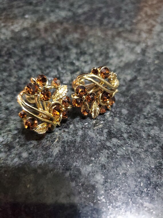 Lisner Screwback Earrings - image 1