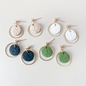 Clay Floral Dangle Earring Neutral White and Gold Earring Black and Gold Polymer Clay Dangle Earring Circle Floral Print Earring Lightweight