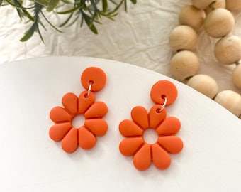 Clay Retro Flower Earring Custom Color Daisy Dangle Lightweight Earring for Flower Lover Gift Orange Flower Earring 60s Statement Dangle