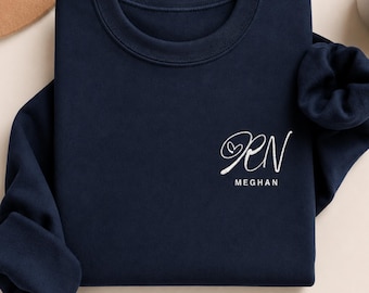 Moletom personalizado com bordado "RN" - Ideal para presentear novos enfermeiros, estudantes de medicina, formandos de enfermagem e profissionais de enfermagem.