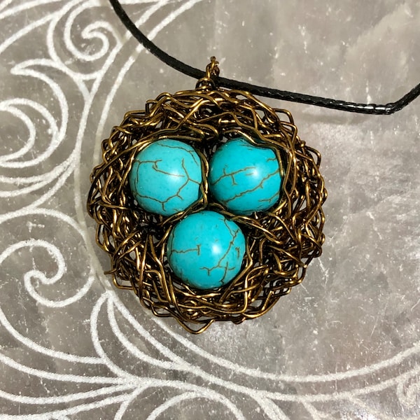 Bird's nest pendant with Wagnerite eggs