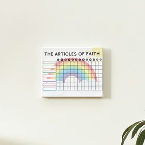 Op de afbeelding: Een wit printbaar schema met de titel "The Articles of Faith". Het schema bevat een regenboog met een raster eronder. Er zijn 13 lege regels met gekleurde lijnen links van de regenboog.
