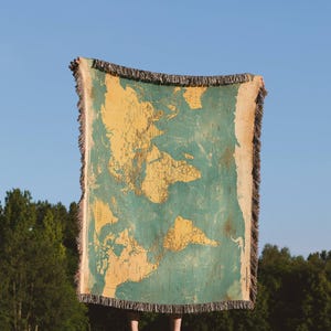 Grüne Vintage-Landkarte, Gewebte Decke, Erdfarbener Überwurf, Weltkarte Wandteppich, Boho-Wohndekor, Reisegeschenk für Entdecker oder Lehrer