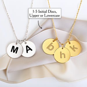 Collar de mamá con collar inicial para niños Collar de disco personalizado Collar de letras personalizado Collar familiar Collar con inicial para niños