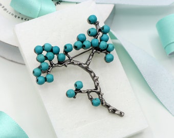 Elegant Brooch with Turquoise Gemstone - Perfect Statement Piece
