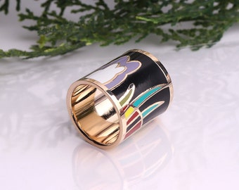 Elegant Gold Plated Neckerchief Ring with Multicolored Enamel Pattern - Statement Accessory for Fashionable Women