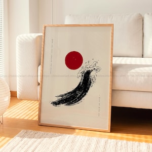 Può includere: Stampa artistica incorniciata con sfondo color crema, raffigurante un cerchio rosso e un motivo a onda nera. L'opera d'arte include testo verticale a sinistra e le parole "I WILL BE WITH YOU" a destra. La cornice è in legno chiaro.