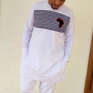 Caftan 2 pièces homme, costume homme coton blanc, tenu de fête, broderie carte Afrique ou crâne, Vêtements africains pour hommes, sur mesure
