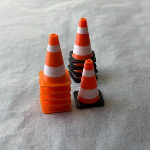 5 pack - Stackable miniature traffic cones