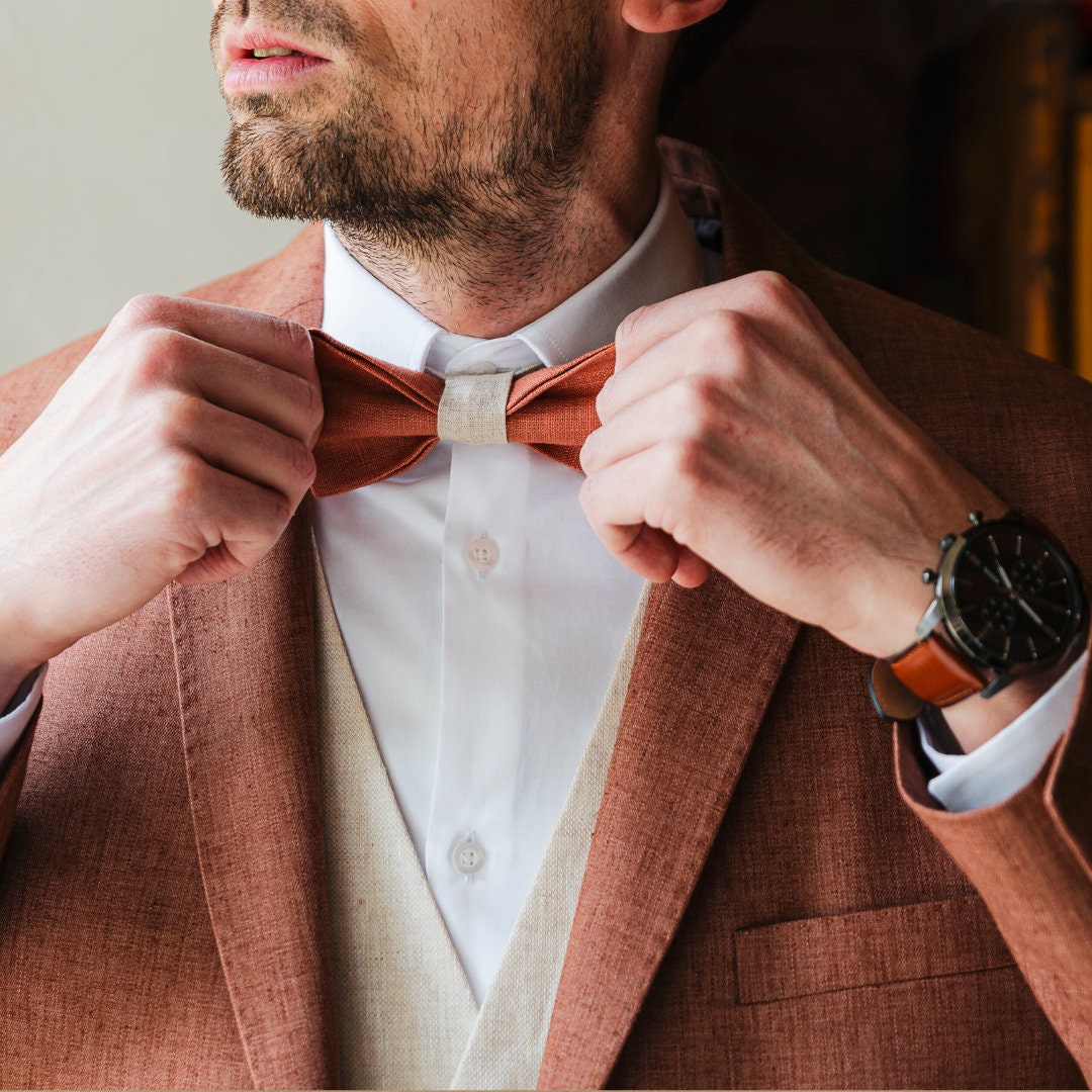 Nœud papillon en lin terracotta élégant pour mariages et cérémonies