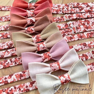 Puede incluir: Un conjunto de pajaritas en varios tonos de rosa y marrón con un patrón floral. Las pajaritas están hechas de lino y tienen un diseño único.