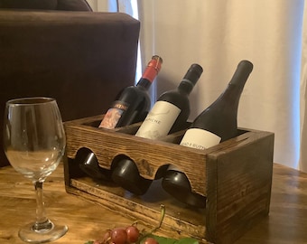 Botellero rústico de madera / Portabotellas artesanal / Pequeño soporte para vino / Regalo para amantes del vino / Decoración de vino de madera hecha a mano