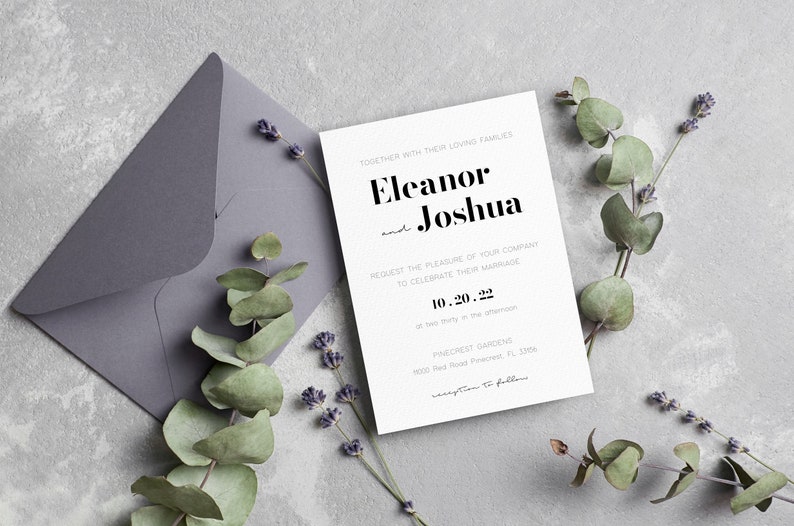 Pu&ograve; includere: Un invito di nozze bianco con testo nero. L'invito recita "Insieme alle loro famiglie amorevoli, Eleanor e Joshua vi invitano a celebrare il loro matrimonio, il 10.20.22 alle 14:30, Pinecrest Gardens, 1000 Red Road, Pinecrest, FL 33156, Ricevimento a seguire."